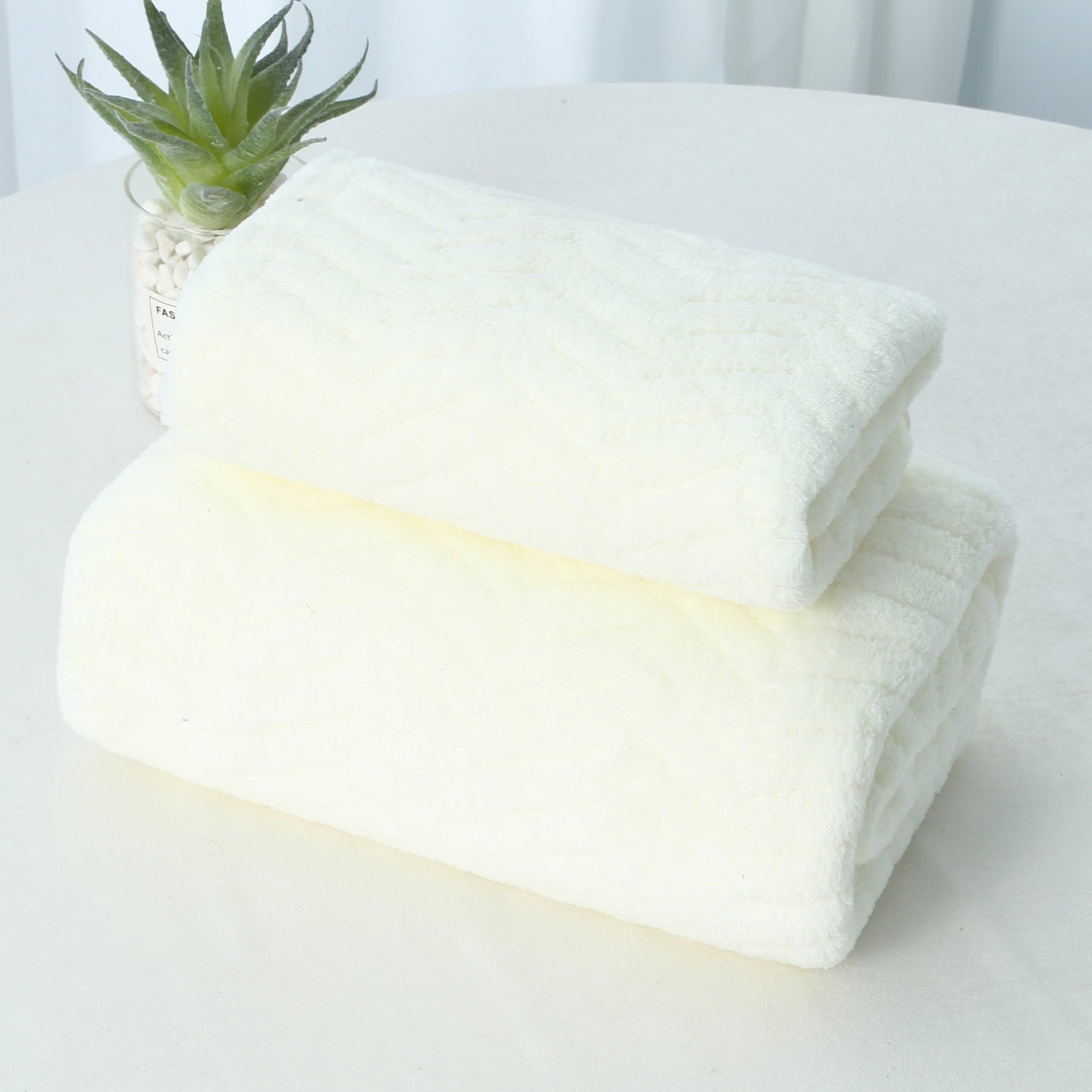 1 Pcs Towel 13.7" x 29.5" Luxury Soft Bathroom Towel Absorbent Towel for Pool Shower Spa Bathroom Hotel