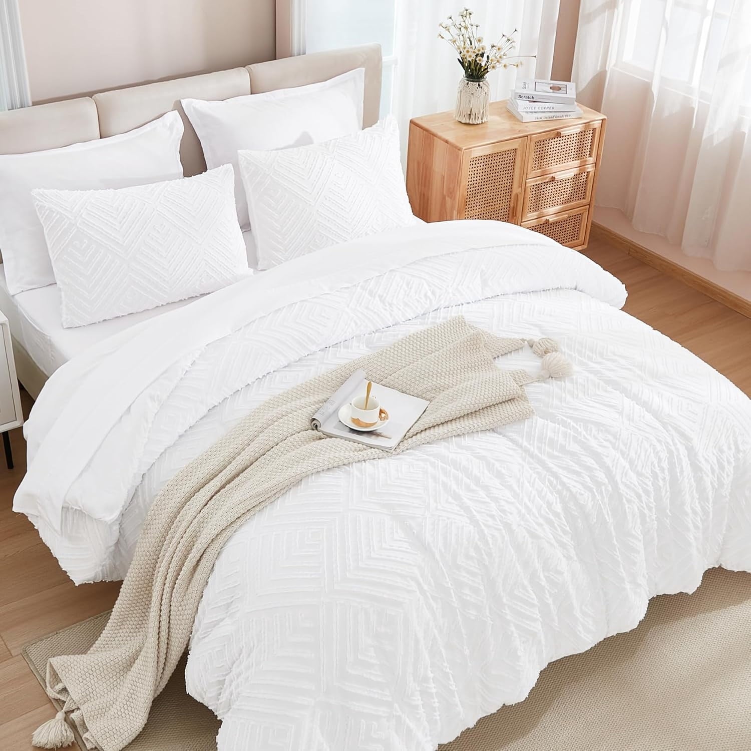 7 Pieces   Bed in a Bag Tufted Bedding Sets Lightweight All Season Bed Set with Comforter, Sheets, Pillowcases &amp; Shams