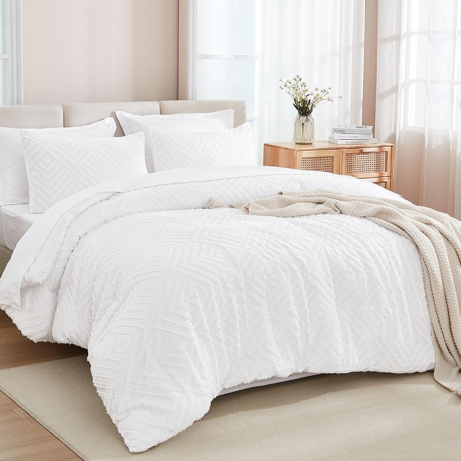 7 Pieces   Bed in a Bag Tufted Bedding Sets Lightweight All Season Bed Set with Comforter, Sheets, Pillowcases &amp; Shams