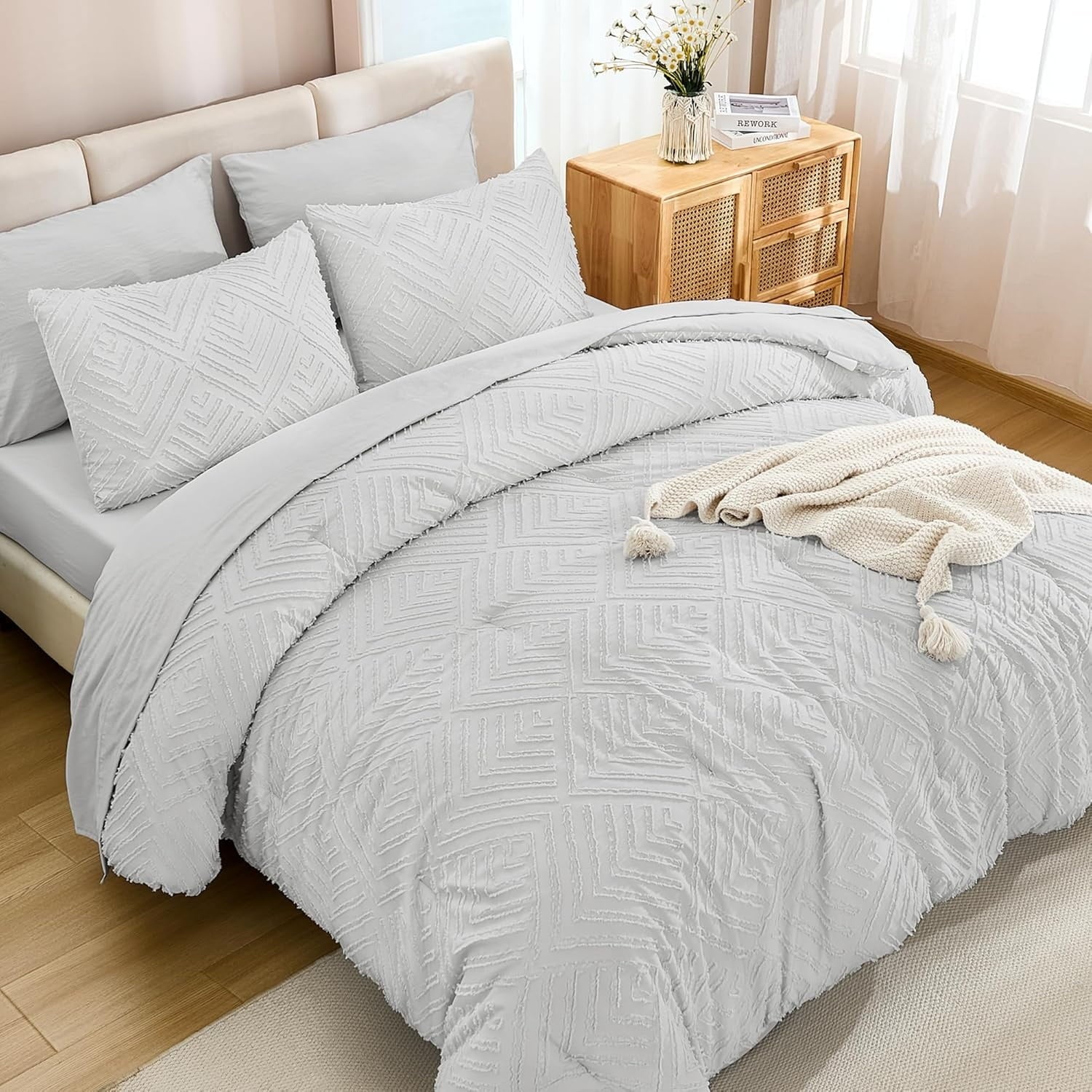 7 Pieces Bed in a Bag Tufted Bedding Sets Lightweight All Season Bed Set with Comforter, Sheets, Pillowcases &amp; Shams