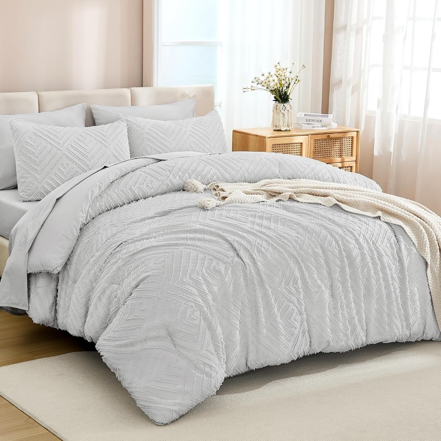 7 Pieces Bed in a Bag Tufted Bedding Sets Lightweight All Season Bed Set with Comforter, Sheets, Pillowcases &amp; Shams
