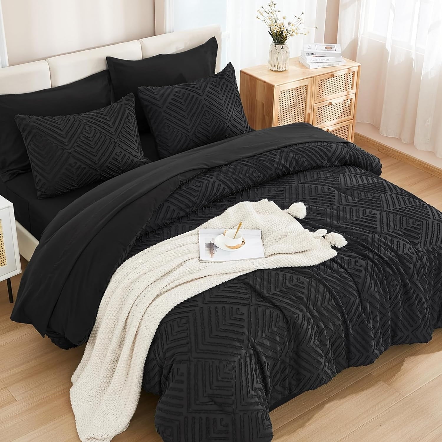 7 Pieces Bed in a Bag   Tufted Bedding Sets Fluffy Lightweight Full Bed Set with Comforter, Sheets, Pillowcases &amp; Shams for All Season