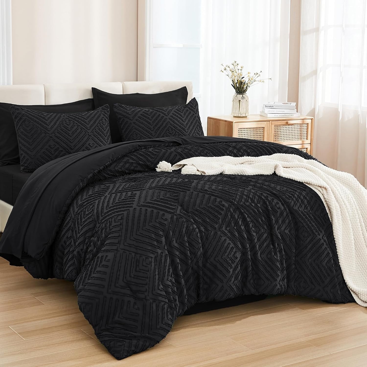7 Pieces Bed in a Bag   Tufted Bedding Sets Fluffy Lightweight Full Bed Set with Comforter, Sheets, Pillowcases &amp; Shams for All Season